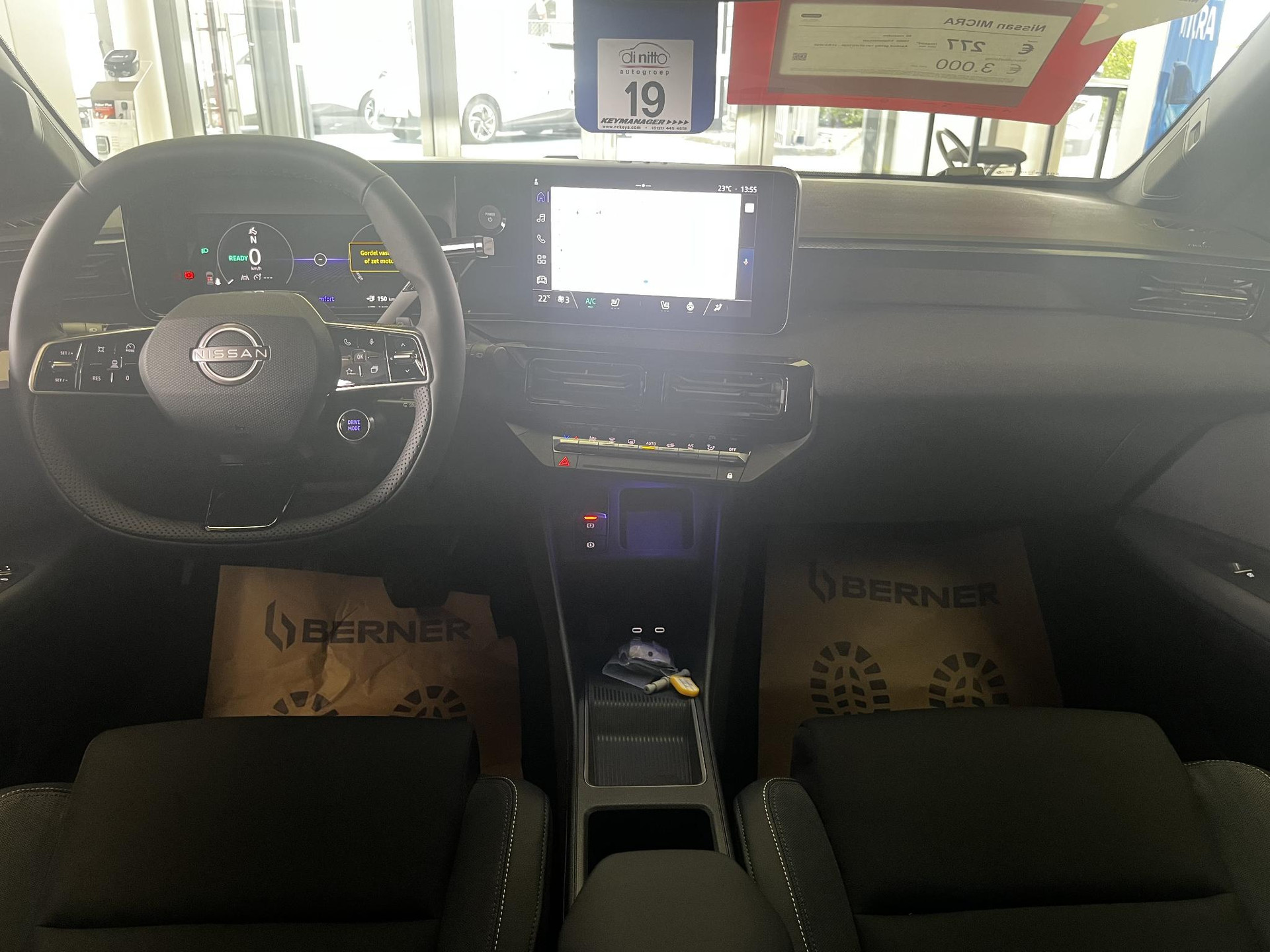51361947-11.jpg