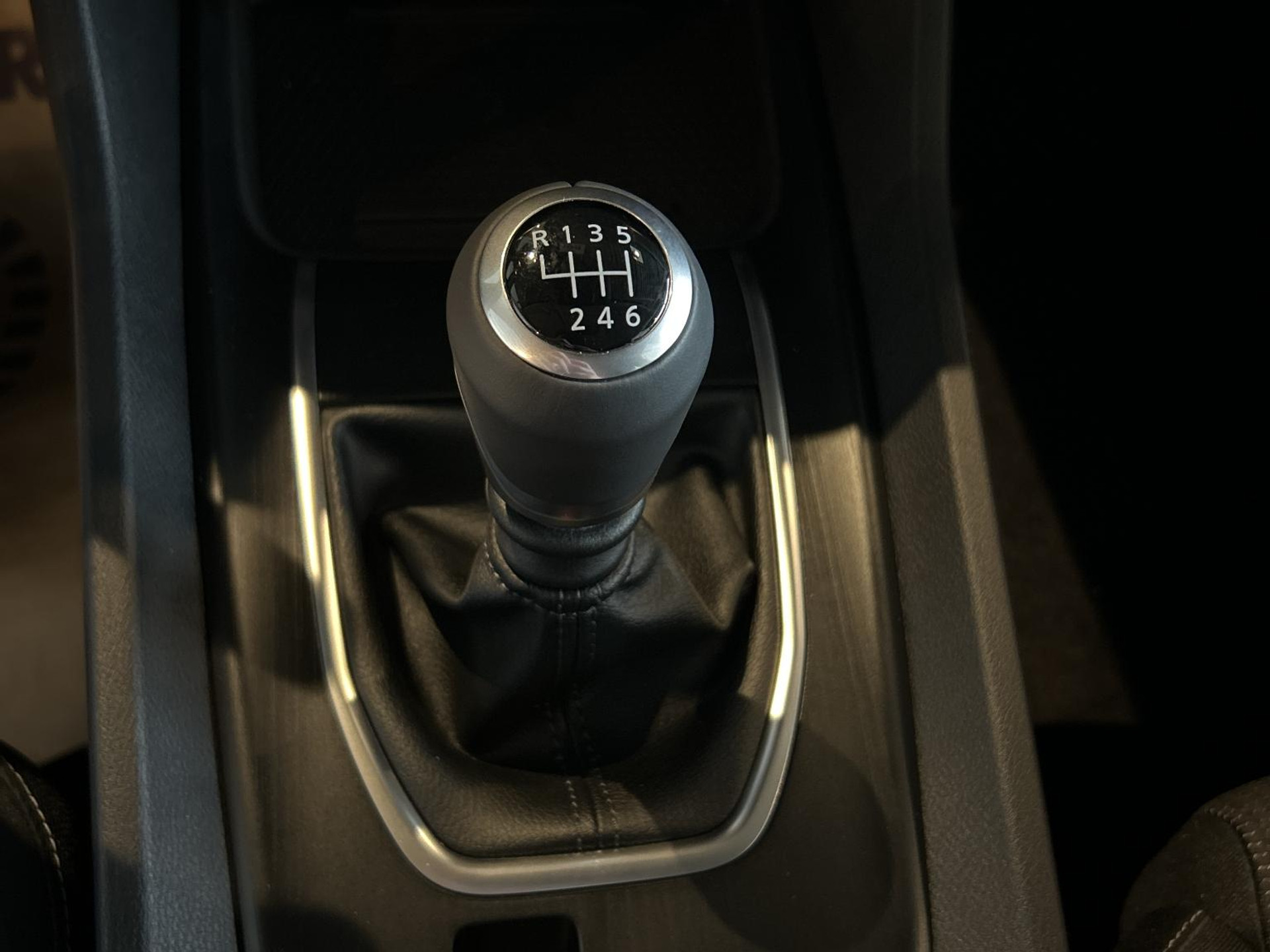 52367130-18.jpg