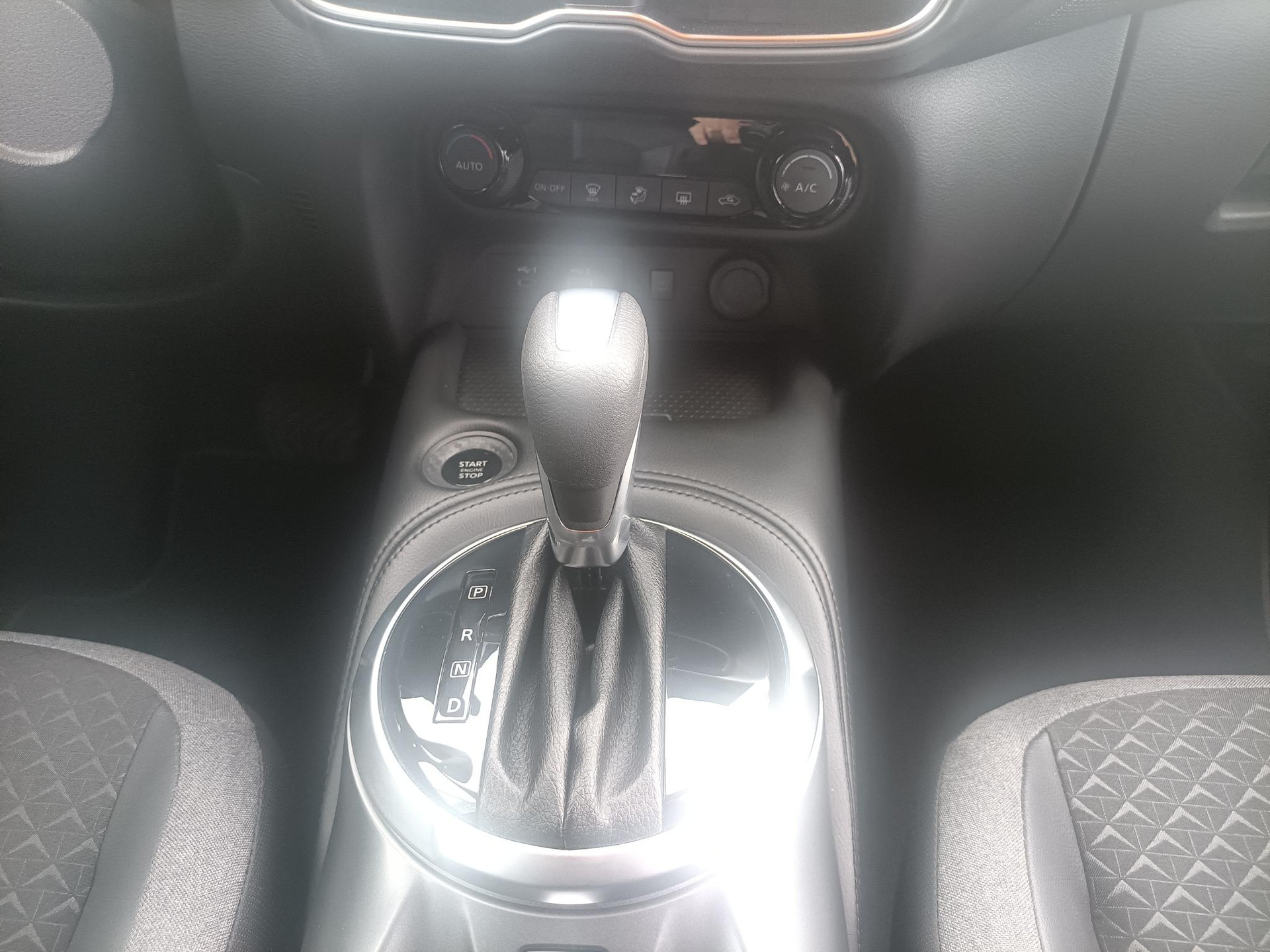 53510628-10.jpg