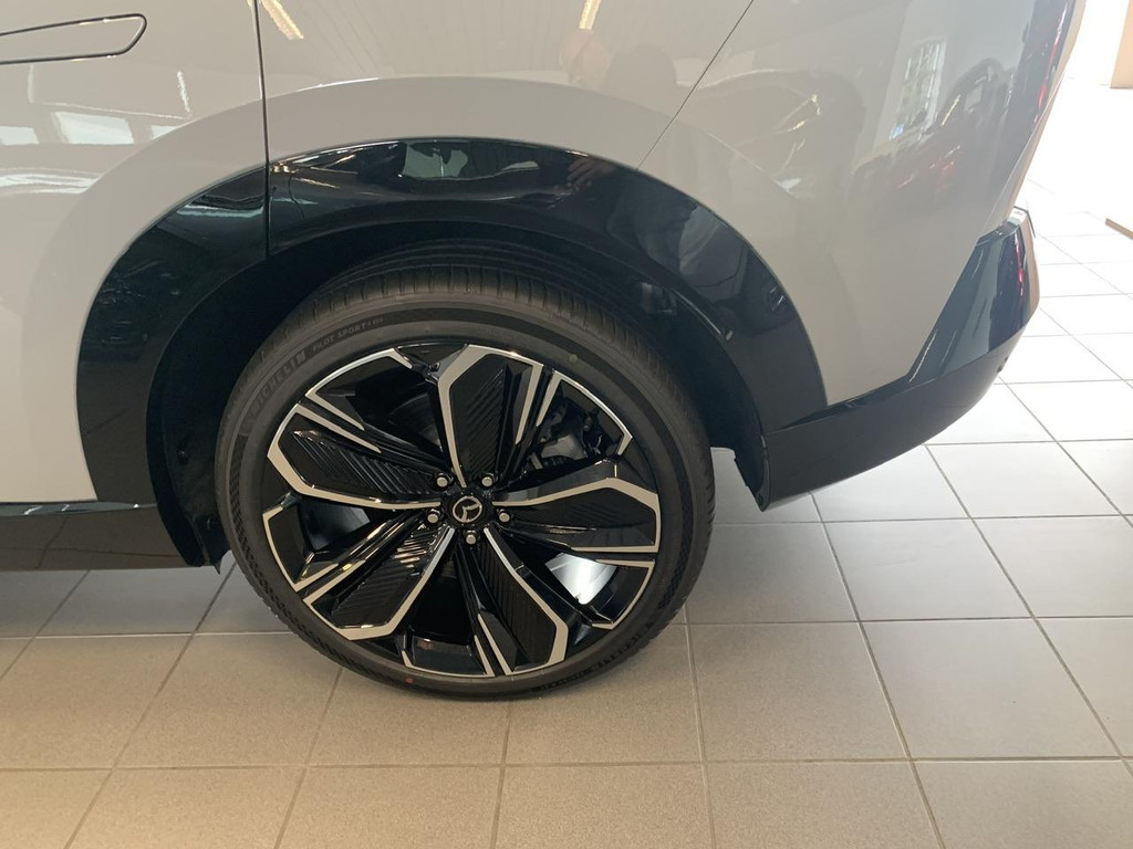 53511886-8.jpg