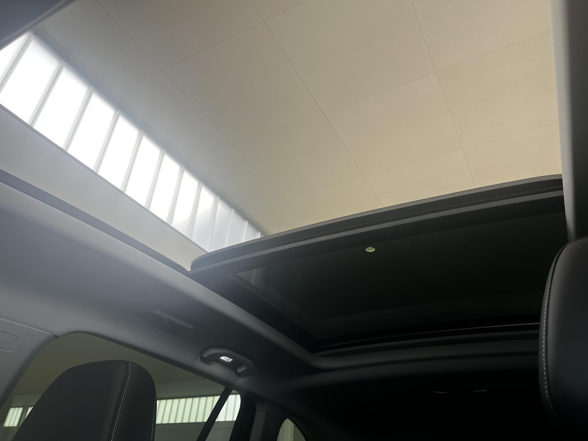 56833444-14.jpg